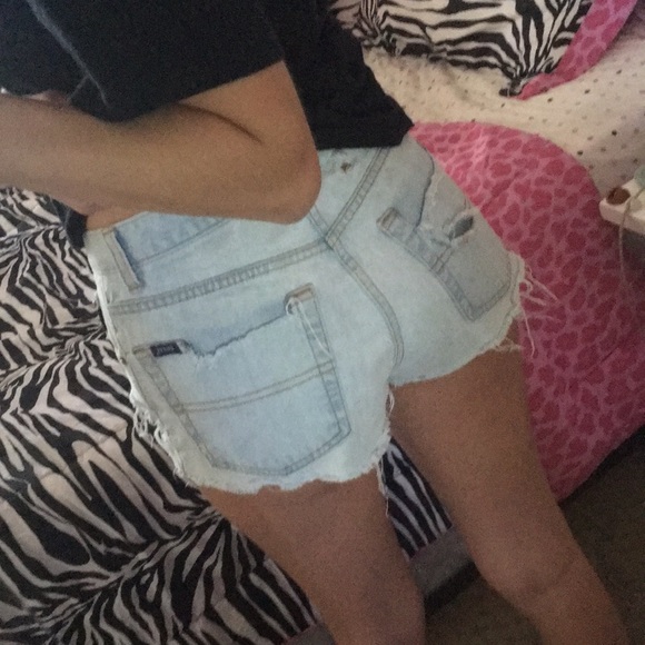 Guess size 26 High waisted denim jean shorts holes blue - Picture 7 of 8